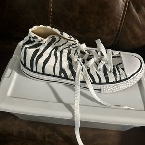 Zebra print Converse